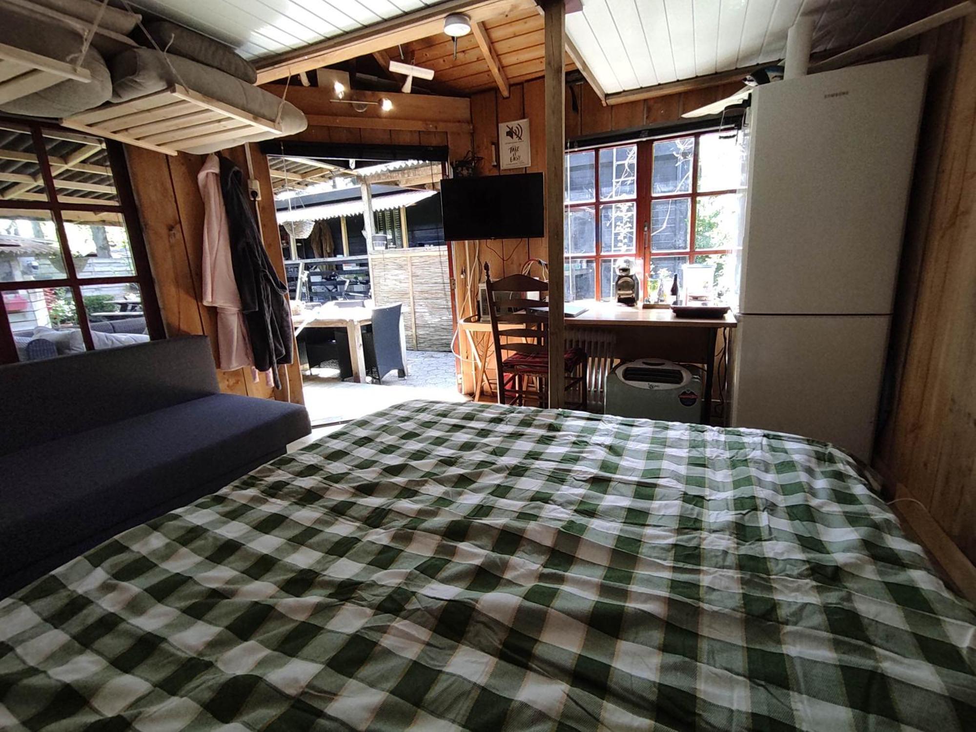 "Tempat Senang" Chalet On The Beautiful Veluwe With Airco Sauna Bbq Jacuzzi Beamer And Dog بوتِنْ المظهر الخارجي الصورة